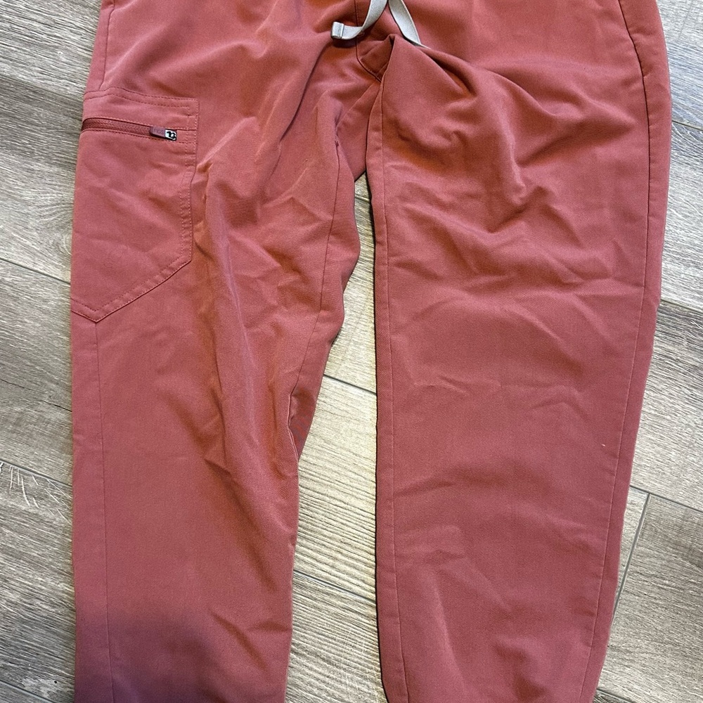 Figs Women's Rust Joggers XS| Petite